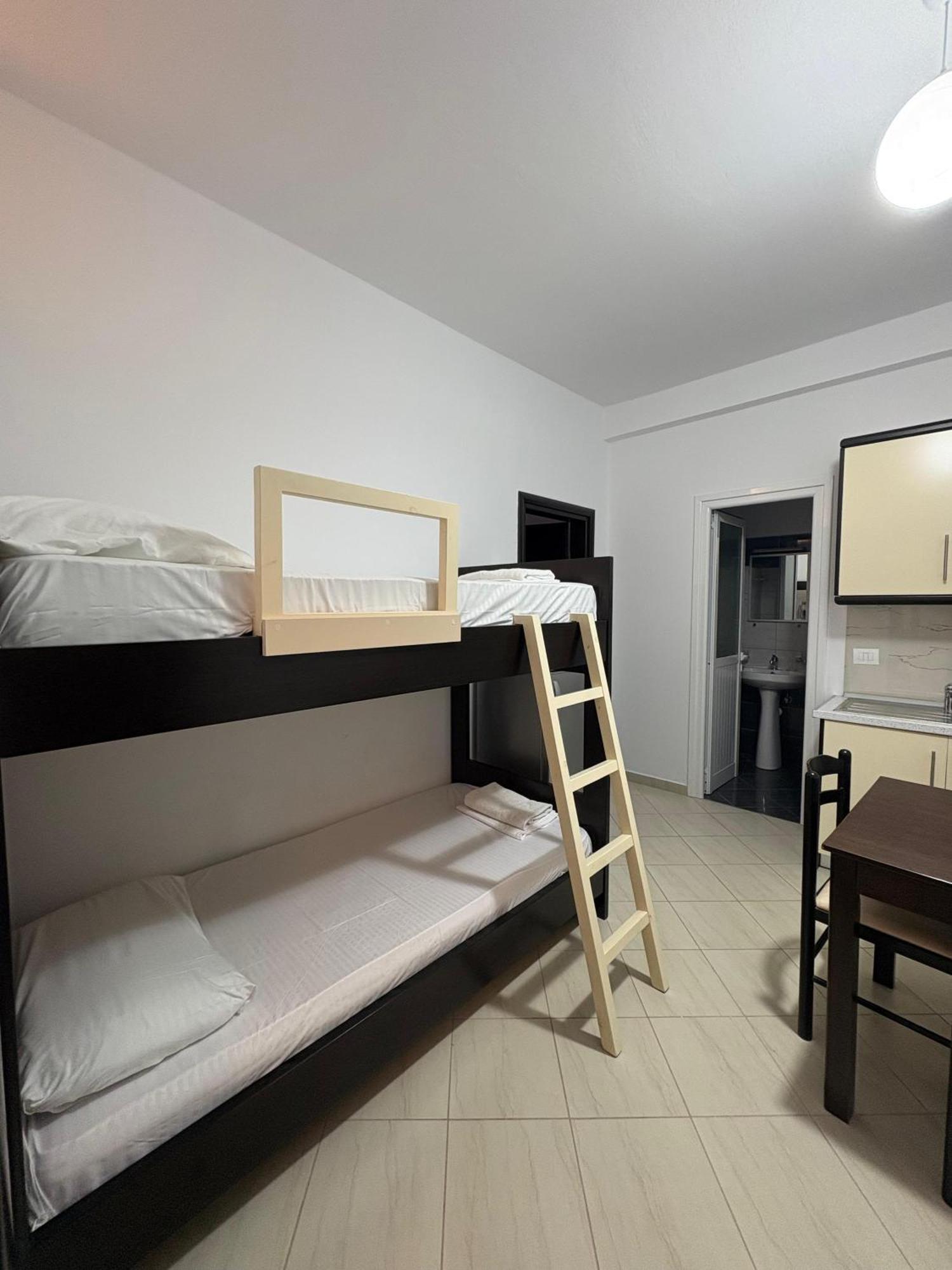 Xhonis Apartments Εξαμίλιο Εξωτερικό φωτογραφία