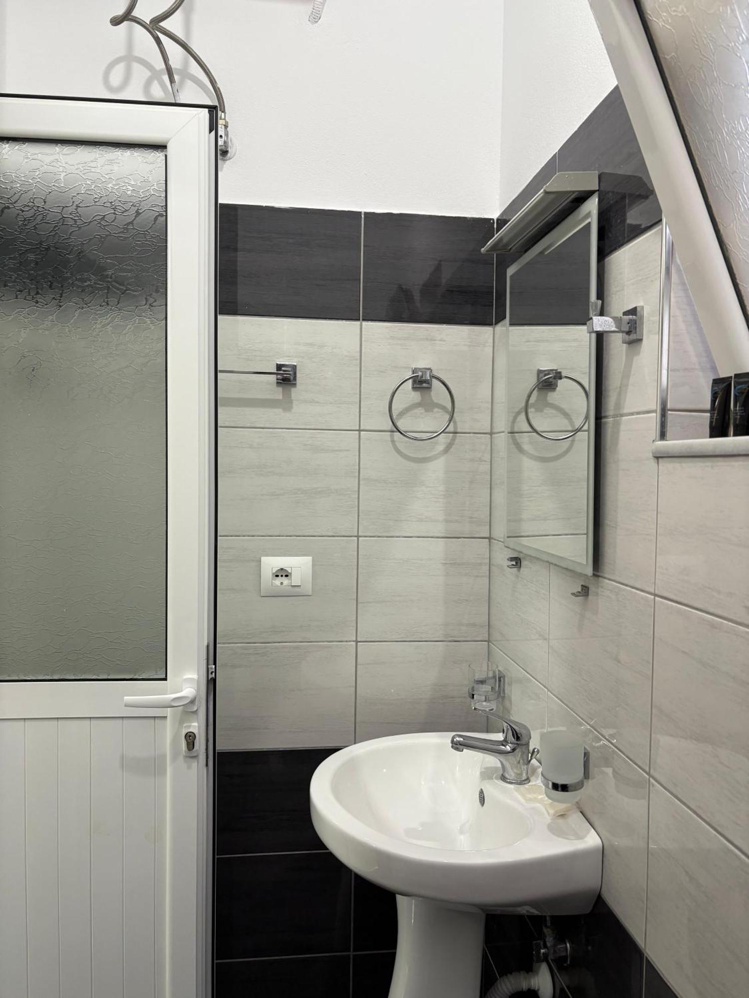 Xhonis Apartments Εξαμίλιο Εξωτερικό φωτογραφία