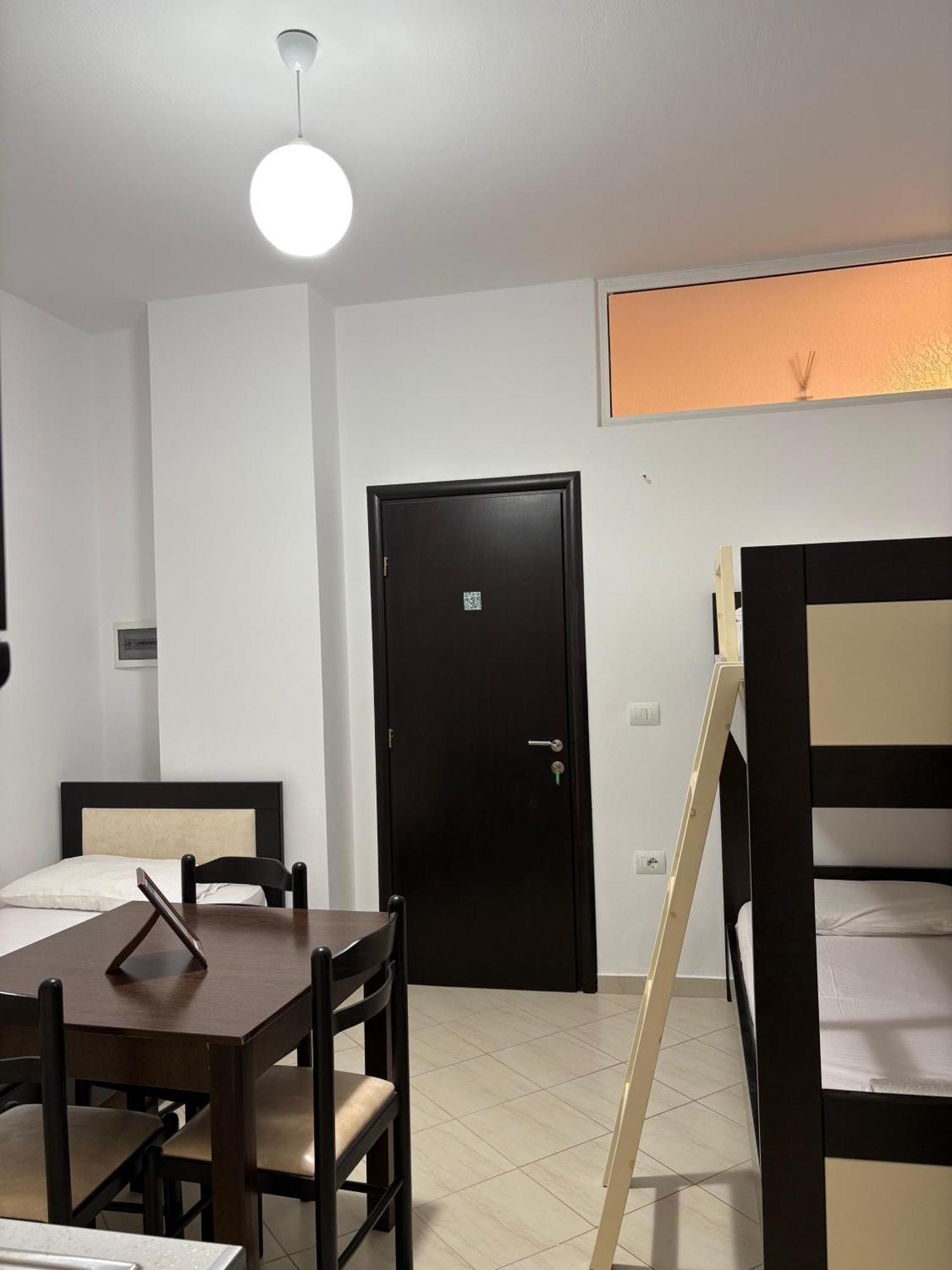 Xhonis Apartments Εξαμίλιο Εξωτερικό φωτογραφία